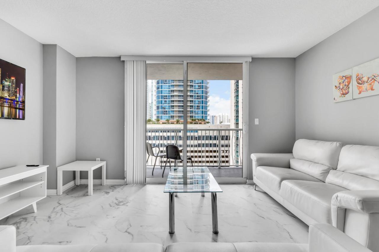 The Club At Brickell Bay Luxury Suites Miami Bagian luar foto