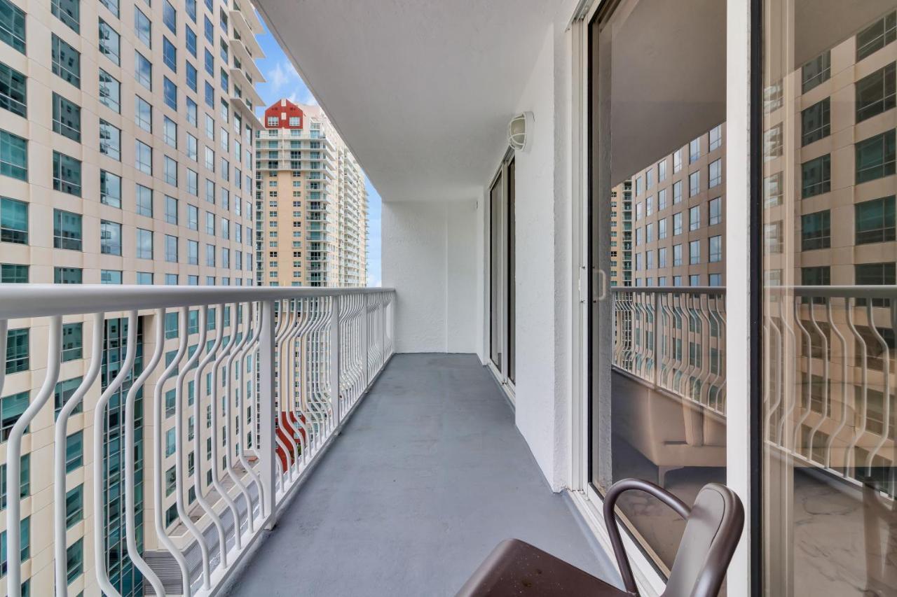 The Club At Brickell Bay Luxury Suites Miami Bagian luar foto